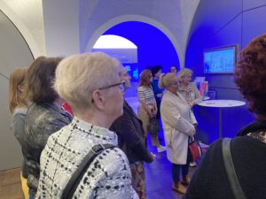 Führung durch die Ausstellung der Frankfurter Börse; Foto: Dr. Claudia Herrmann