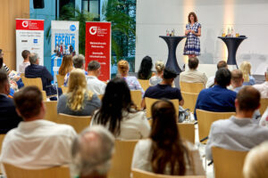 Über 100 Teilnehmende beim Zukunftsforum Mittelstand „KI mit Strategie“ 