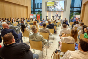 Über 100 Teilnehmende beim Zukunftsforum Mittelstand „KI mit Strategie“ 