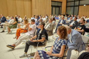 Über 100 Teilnehmende beim Zukunftsforum Mittelstand „KI mit Strategie“ 