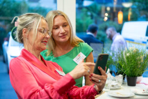 Christine Backhaus; Olga Hofmann; Foto: Andreas Wetzel