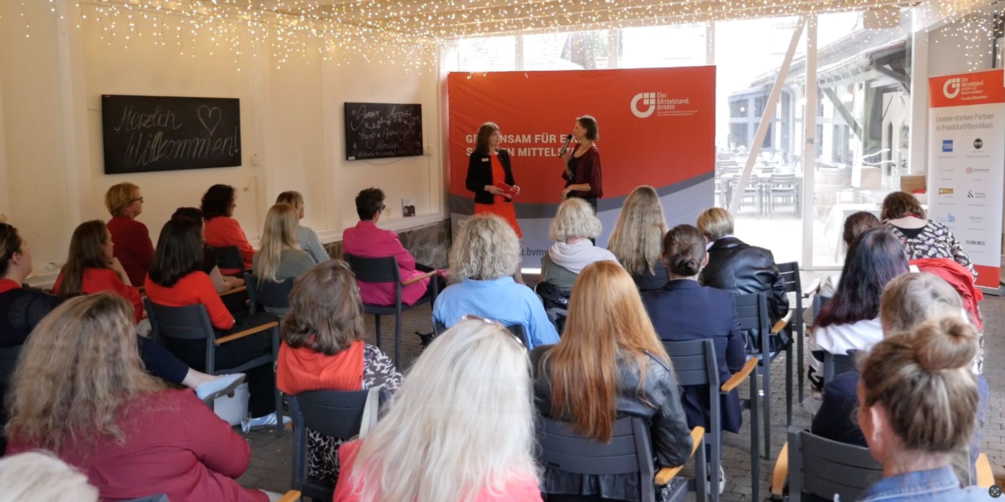 Mehr über den Artikel erfahren Was Führung vom Radio lernen kann: Conny Gärtner im Talk mit Marion Kuchenny