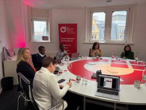 Foto: Am Runden Tisch Kamerun von Der Mittelstand. BVMW e. V., Metropolregion FrankfurtRheinMain