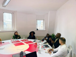 Foto: Am Runden Tisch Kamerun von Der Mittelstand. BVMW e. V., Metropolregion FrankfurtRheinMain