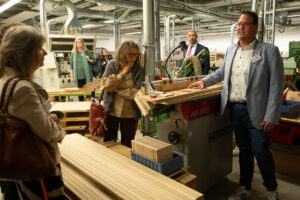 Werkstattrundgang mit Götz Hauptmann; Foto: Andreas Wetzel