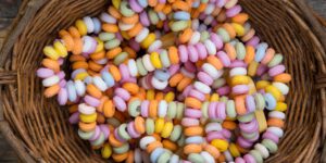 Foto: Visual für Lieferkette, hier: Bonbonkette