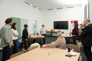 Alexander Husenbeth, Arrate Bello, Birgit Seeger, Meike Trommer, Conny Gärtner, Leo Udasco, Thomas Reitz; Foto: Andreas Wetzel